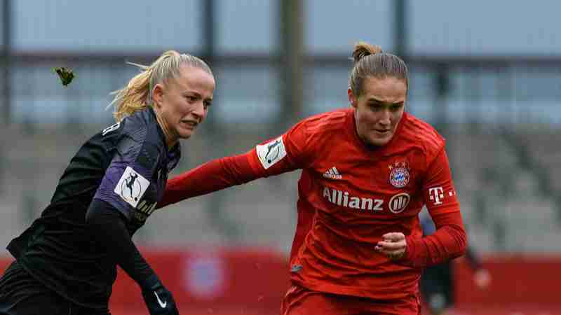Lea Schüller und Sydney Lohmann - 1. Frauenbundesliga 19/20 - FC Bayern vs SGS Essen am im Campus, tags: gegen dänemark deutschland - El Loko Foto via Flickr (CC BY-NC-SA)